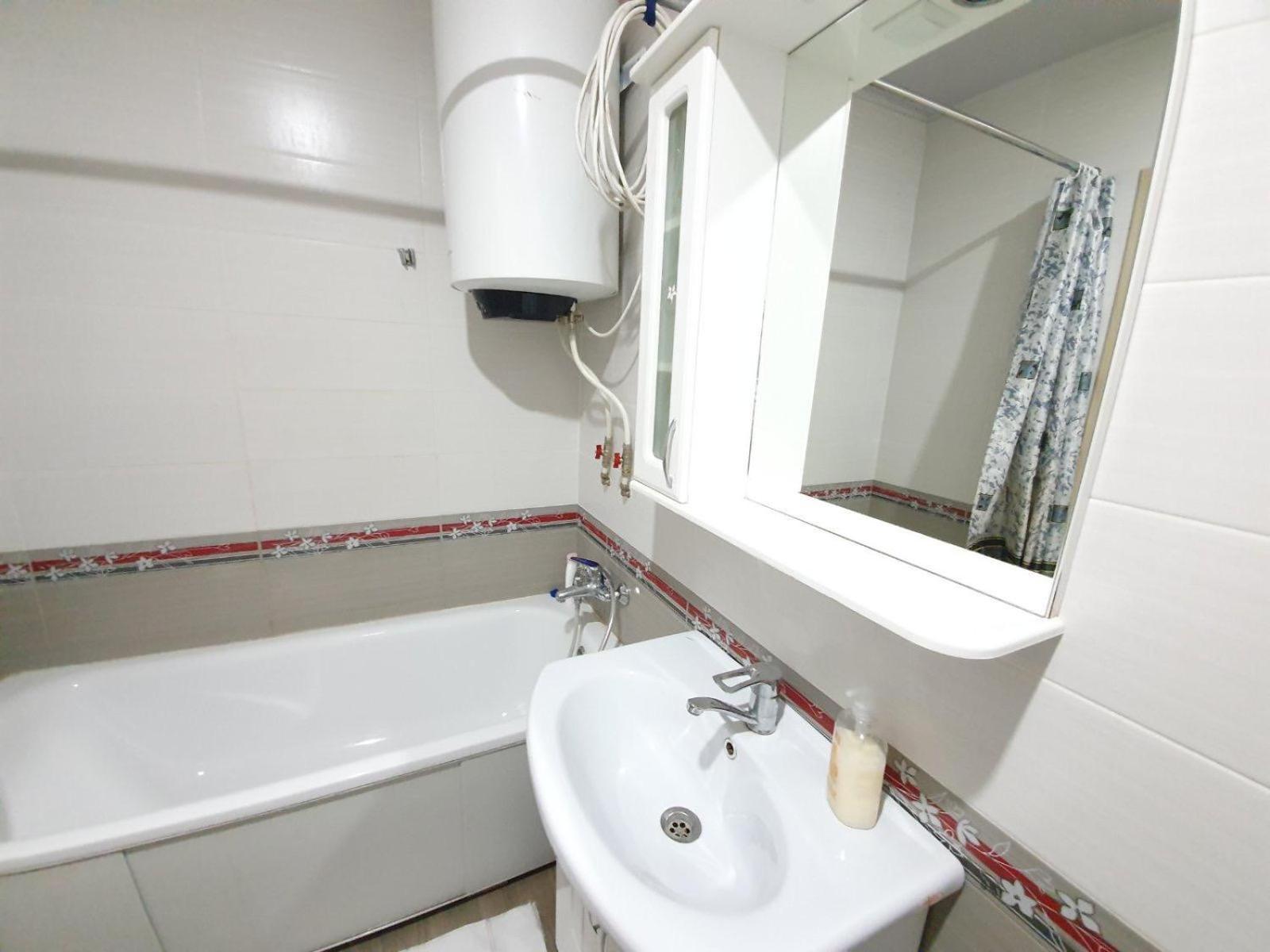 צ'יסינאו Tourist Home At Stefan Cel Mare With 2 Rooms מראה חיצוני תמונה